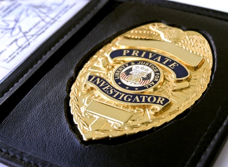 Do private investigators carry badges?